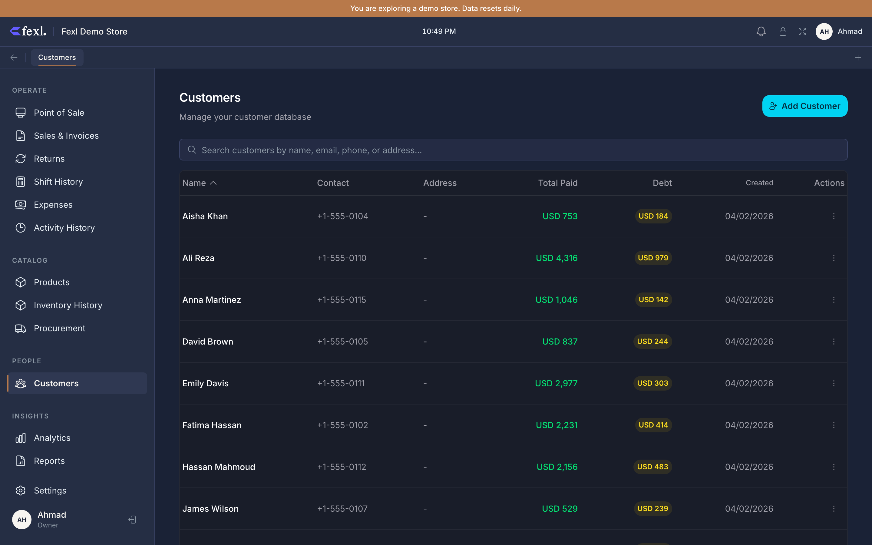 Customers list — net-balance column with owes-us (yellow) and we-owe (cyan) badges